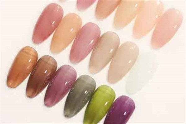 甲油胶的味道很大有毒吗，为什么指甲油都有股特刺鼻的味道