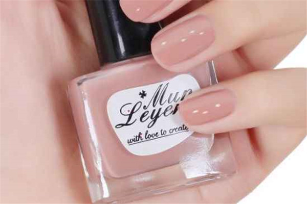 甲油胶和指甲油有什么区别，甲油胶用什么卸除最好