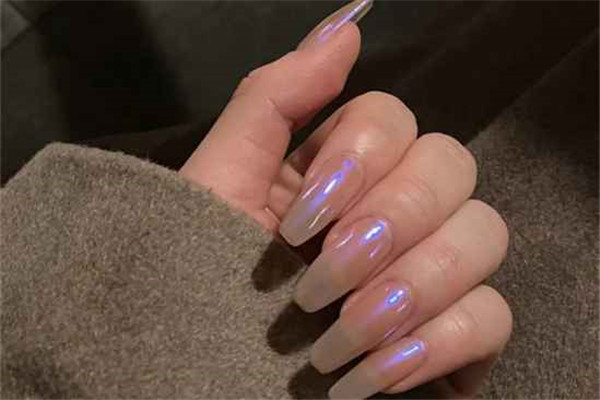 延长甲和甲片哪个更牢固，延长甲是不是甲片