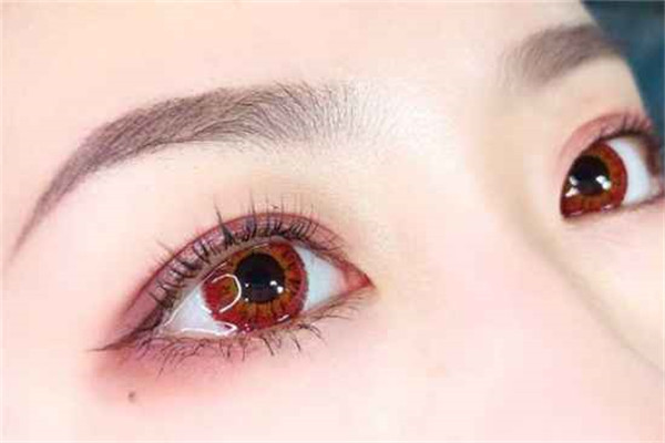 美瞳对眼睛伤害大吗，美瞳购买注意事项