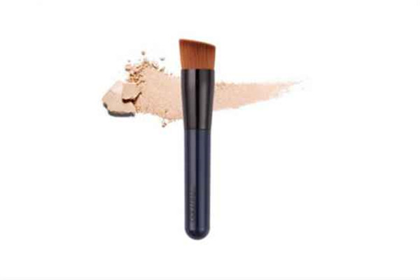 粉底刷用之前要打湿吗，粉底刷正确使用方法