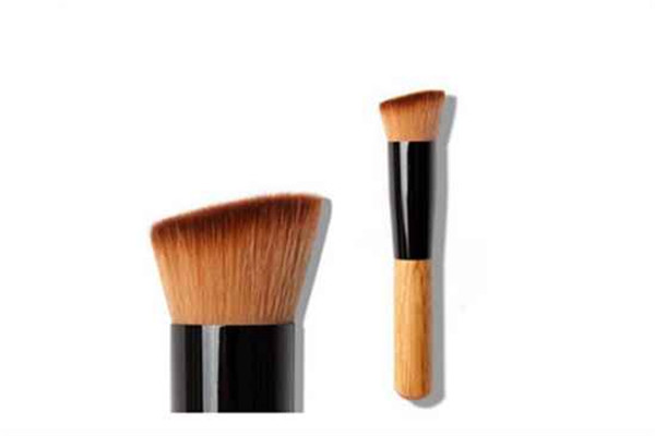 粉底刷有刷痕怎么办，粉底刷吃粉吗