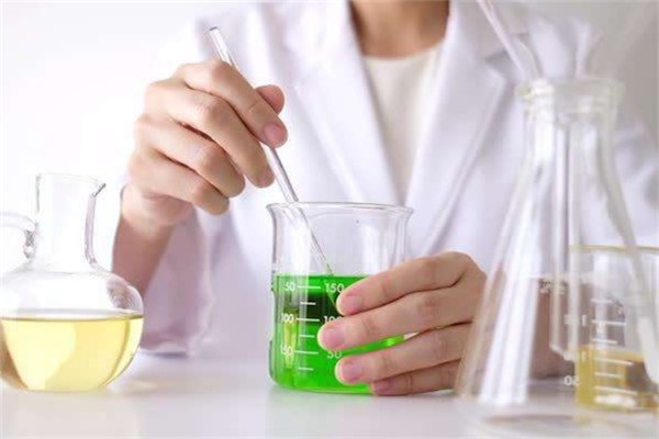 有香精的护肤品能用吗