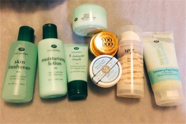 不同牌子的护肤品可以一起用吗