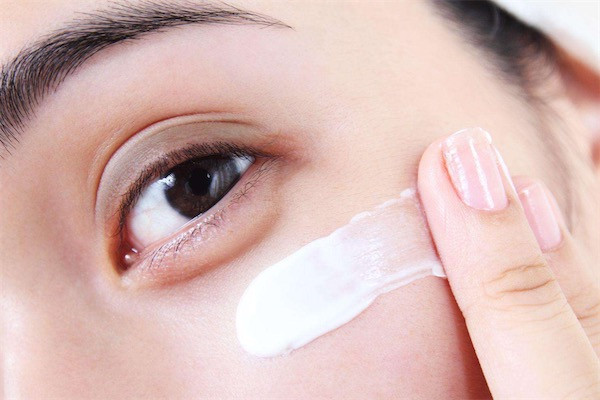 26岁能用提拉紧致眼霜吗