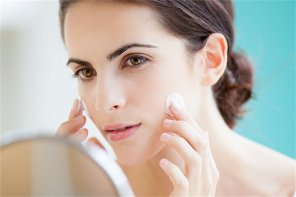 油性敏感肌适合用什么护肤品