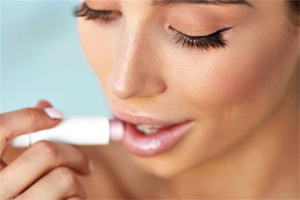 口红过期还能用吗