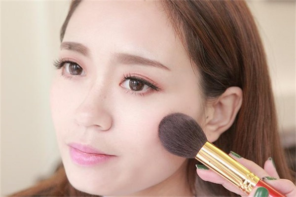 眼影为什么不能当腮红