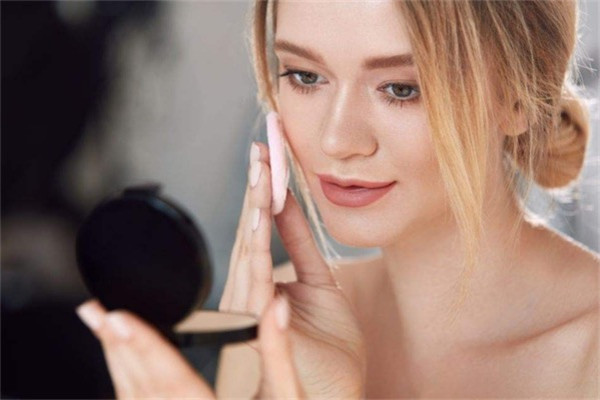 用气垫前涂什么