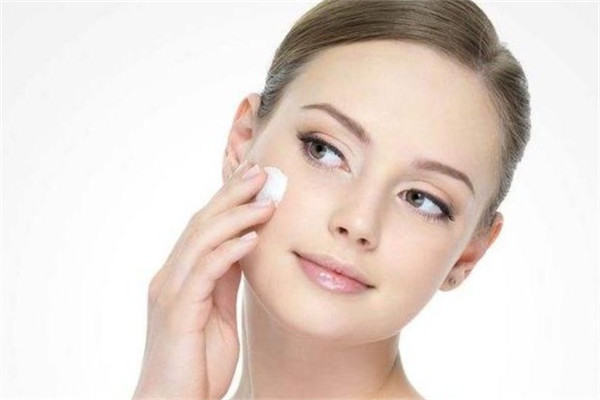 冬天化妆适合用乳还是霜