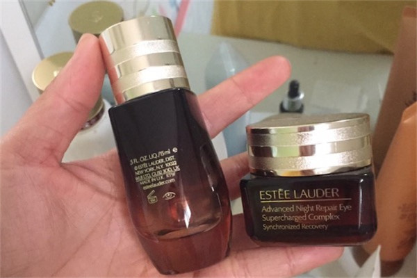 雅诗兰黛眼部精华露和眼霜先用哪个