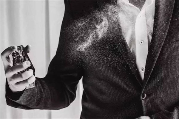 香水应该怎么喷留香久