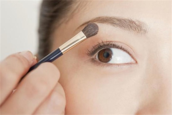 画眉毛和定妆先做哪一步