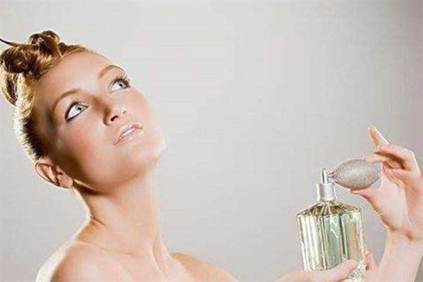 喷香水需要注意什么