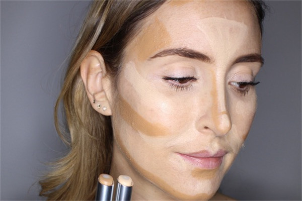 每天使用遮瑕膏的危害有哪些
