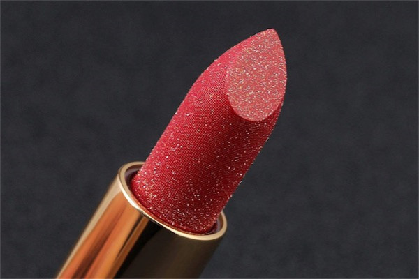 皮肤黑涂什么颜色口红显白