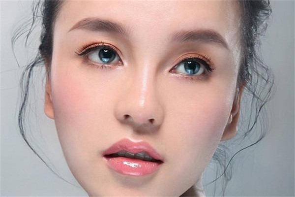 额头发亮的原因有哪些