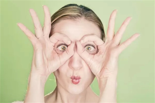 晚上睡觉可以用眼霜吗