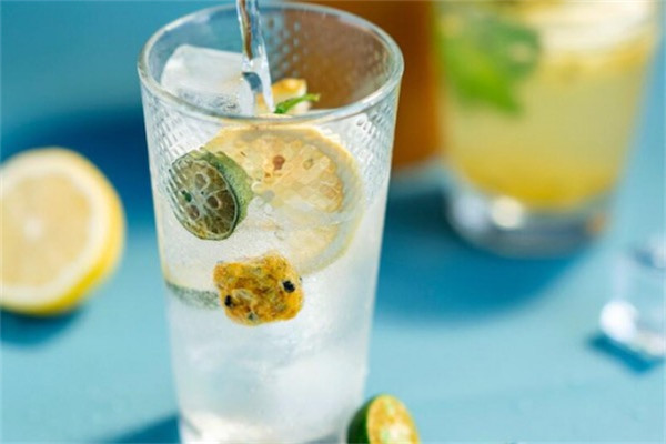 柠檬水不美白吗