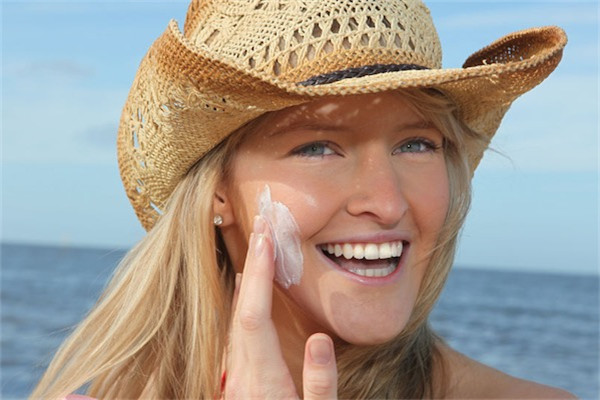 擦防晒霜脸痒是什么原因