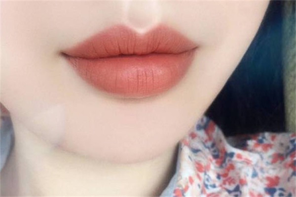 奶茶色口红适合什么人