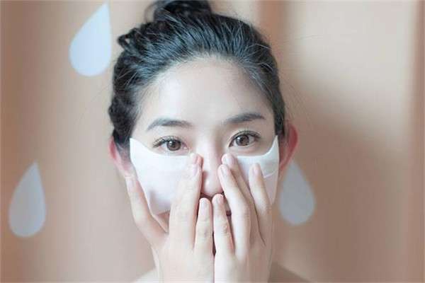 上妆搓泥是什么原因