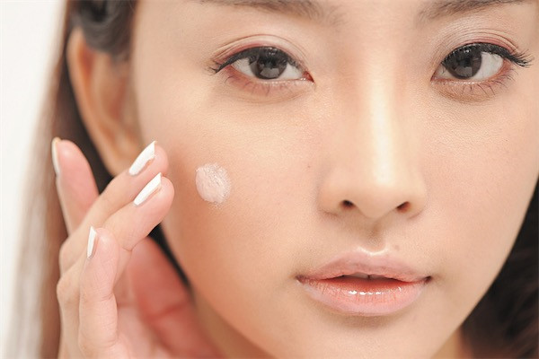 擦bb霜之前要擦什么