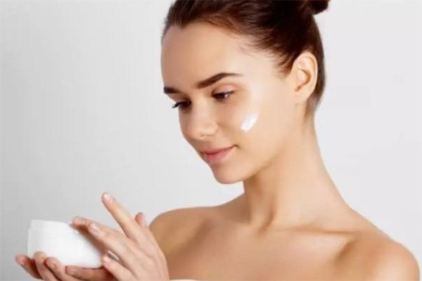 保湿乳和保湿霜的区别