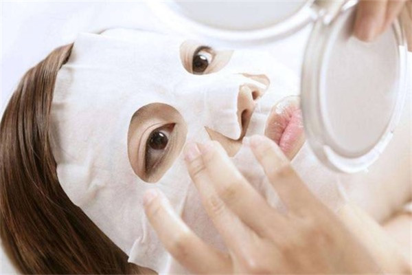 如何去除脸部的废旧角质