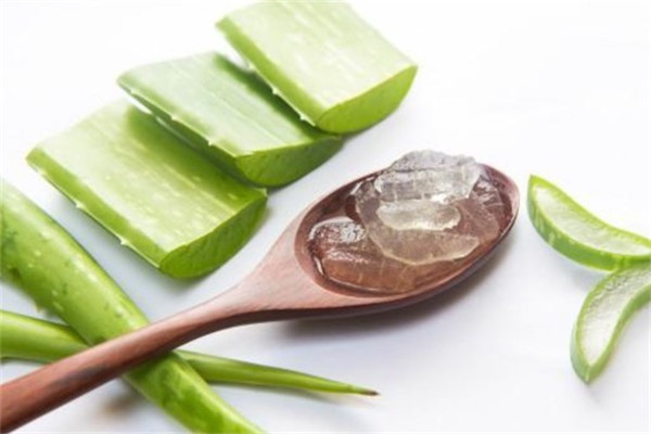芦荟可以直接抹脸吗