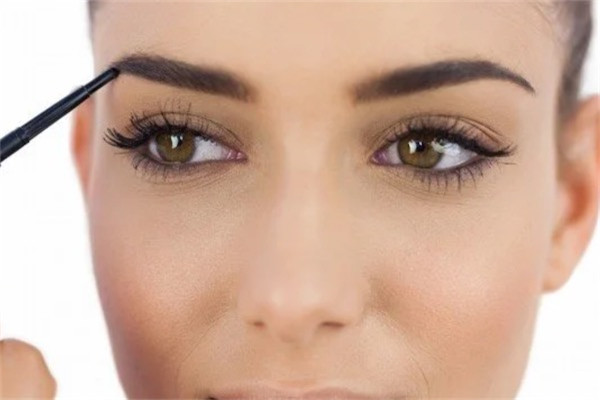 适合大圆脸的眉毛有哪些