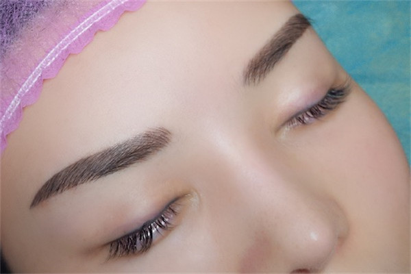 纹眉为什么要二次补色