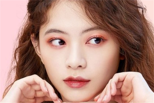 眼影的小细闪怎么卸不掉