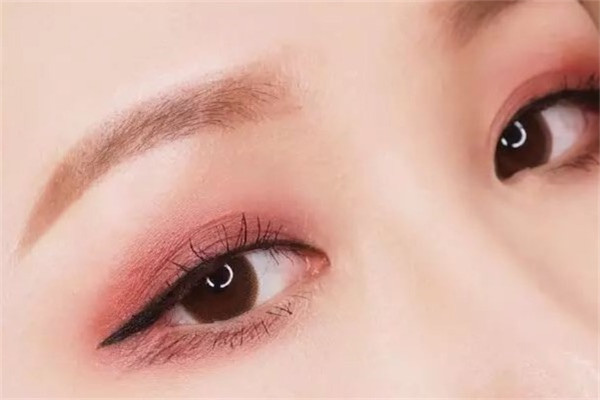 眼妆怎么画更持久