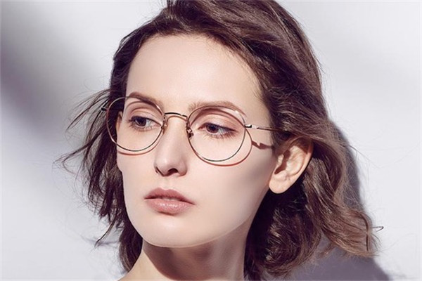 方脸是什么样的