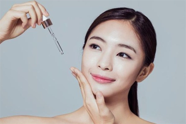 护肤使用精华对肌肤有哪些好处