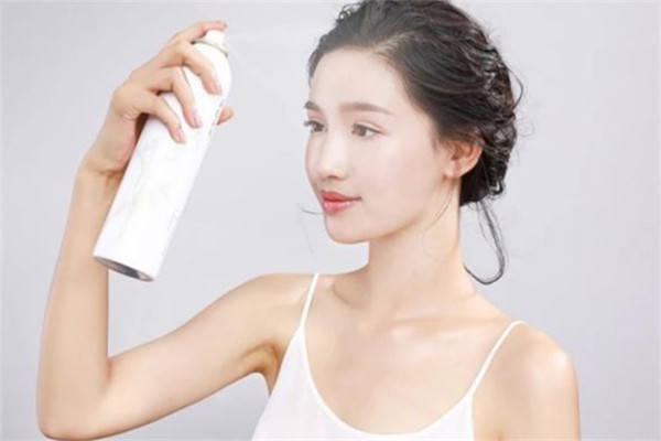 定妆喷雾适合冬天用吗