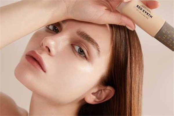 粉底液自然色和象牙白怎么选择