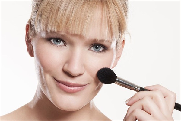 粉底液在哪个步骤用