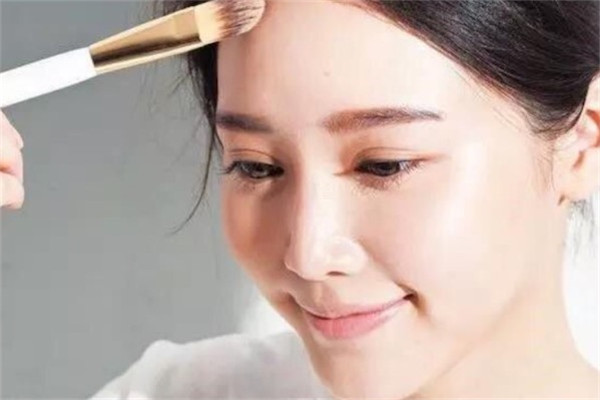粉底液怎么用不卡粉