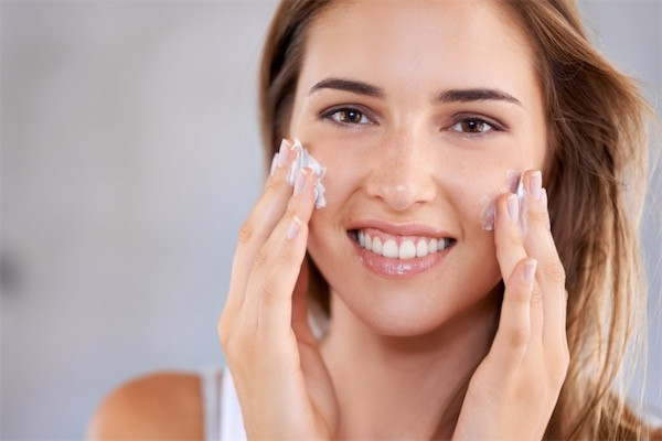 不化妆的女生护肤步骤是什么