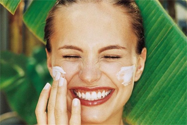 气垫和防晒霜哪个先用