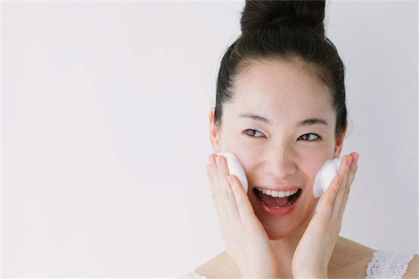 洁面后护肤品的使用流程是什么