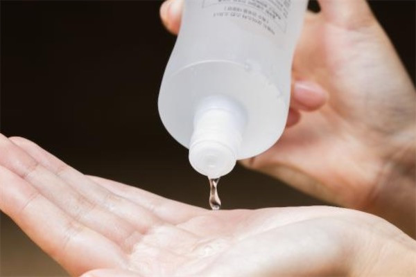 精华液使用后是否要洗