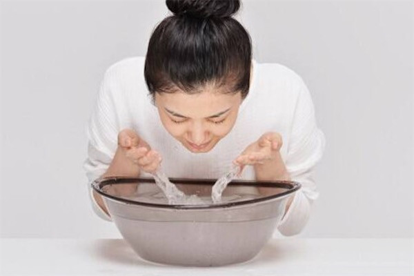 牙膏加醋洗脸的好处有哪些