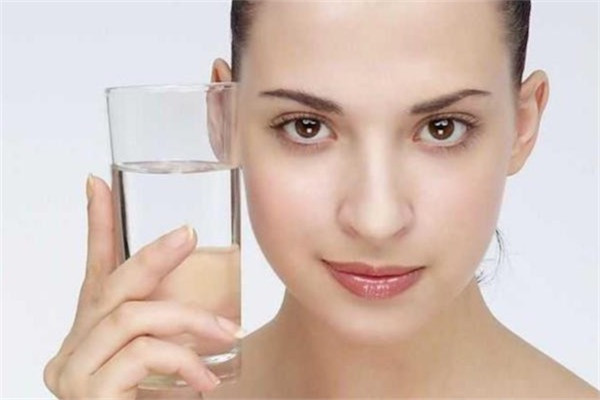 线雕以后脸干怎么补水