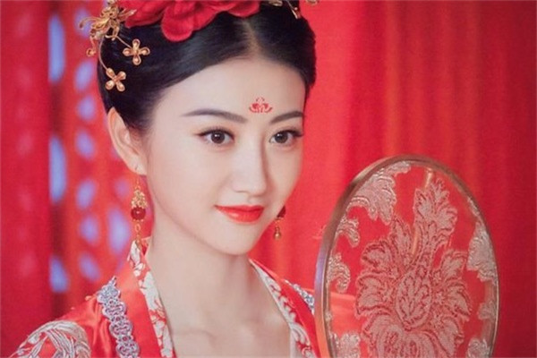 花黄与花钿的区别是什么