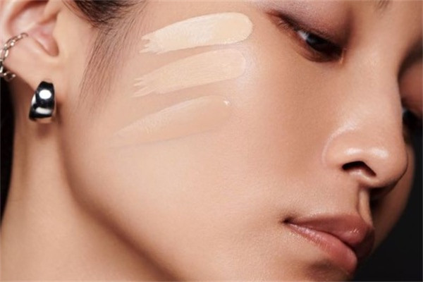 粉底液暗沉什么意思