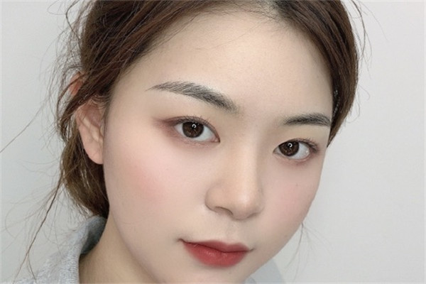 适合额头窄的眉形有哪些