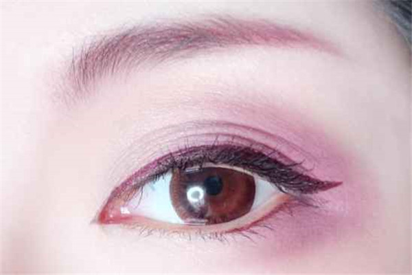 眼妆会脱妆吗，眼妆有哪几种画法